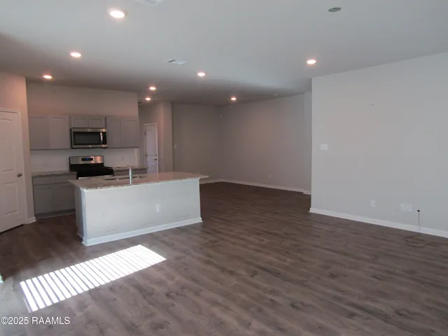 $279,900 | 131 Broussard Hl Drive, Broussard, LA 70518