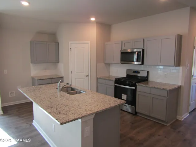 $279,900 | 131 Broussard Hl Drive, Broussard, LA 70518