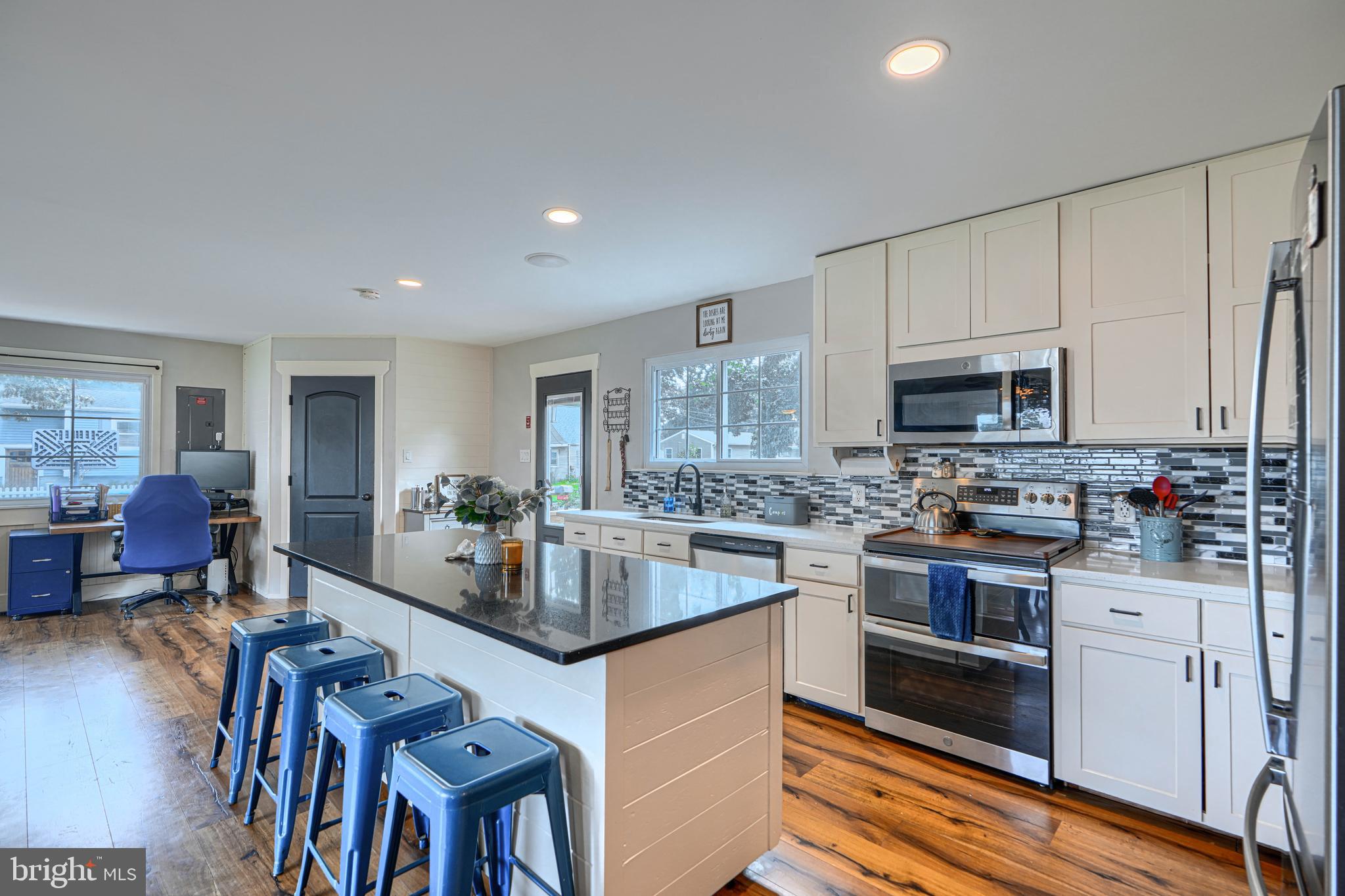 1813 Potomac Road Edgewater, MD 21037 - Photo 23 of 101 Kitchen with island seating for four