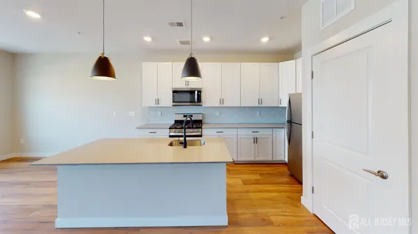 $3,187 | 708 Fernandez Court, Parlin, NJ 08859