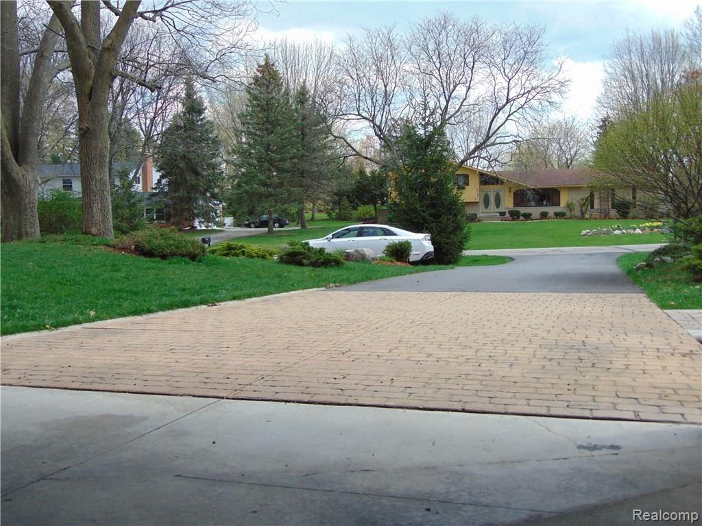 2700 Mohawk Lane Rochester Hills, MI 48306 - Photo 17 of 83