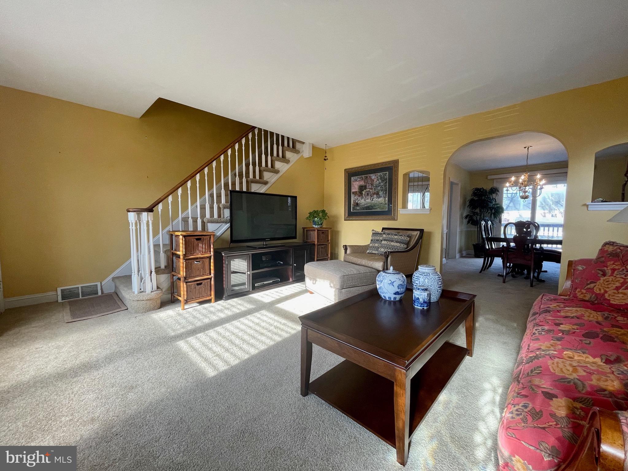 59 Greenhill Road Media, PA 19063 - Photo 19 of 52 View of staircase to 2nd floor & arch to dining rm