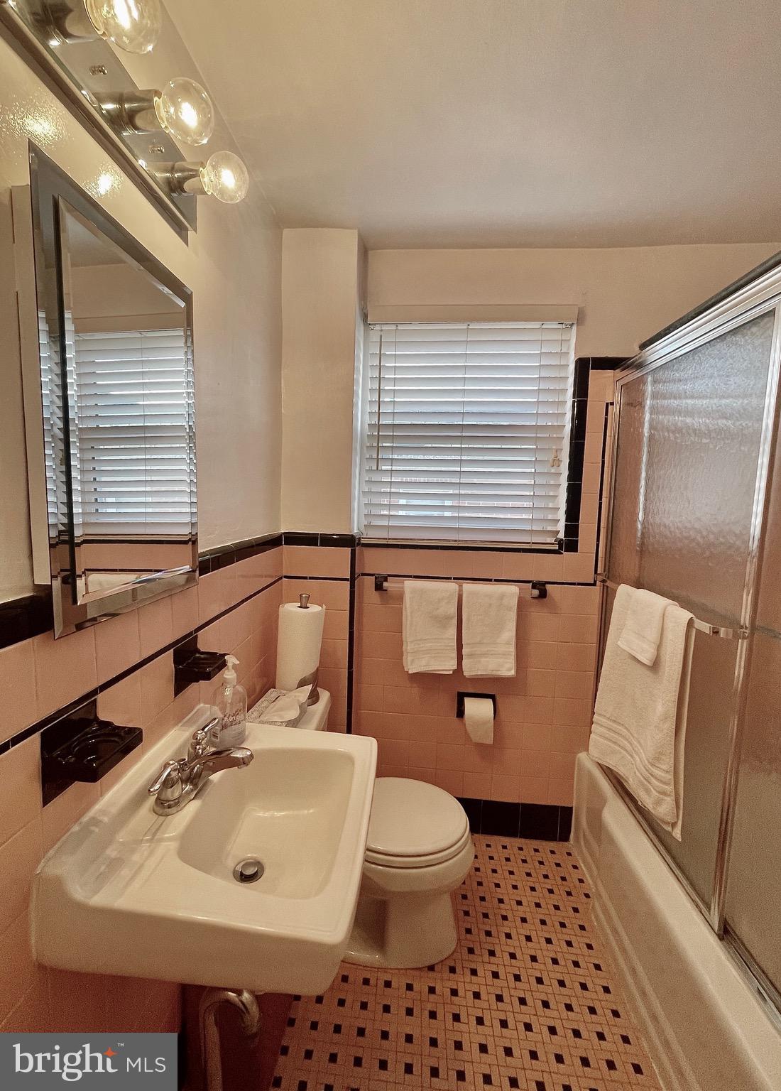59 Greenhill Road Media, PA 19063 - Photo 36 of 52 Full Bathroom