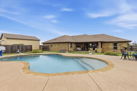 $825,000 | 104 West Vienna Drive, Hutto, TX 78634