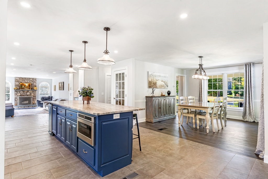 21 Riverside Road Franklin, MA 02038 - Photo 6 of 42