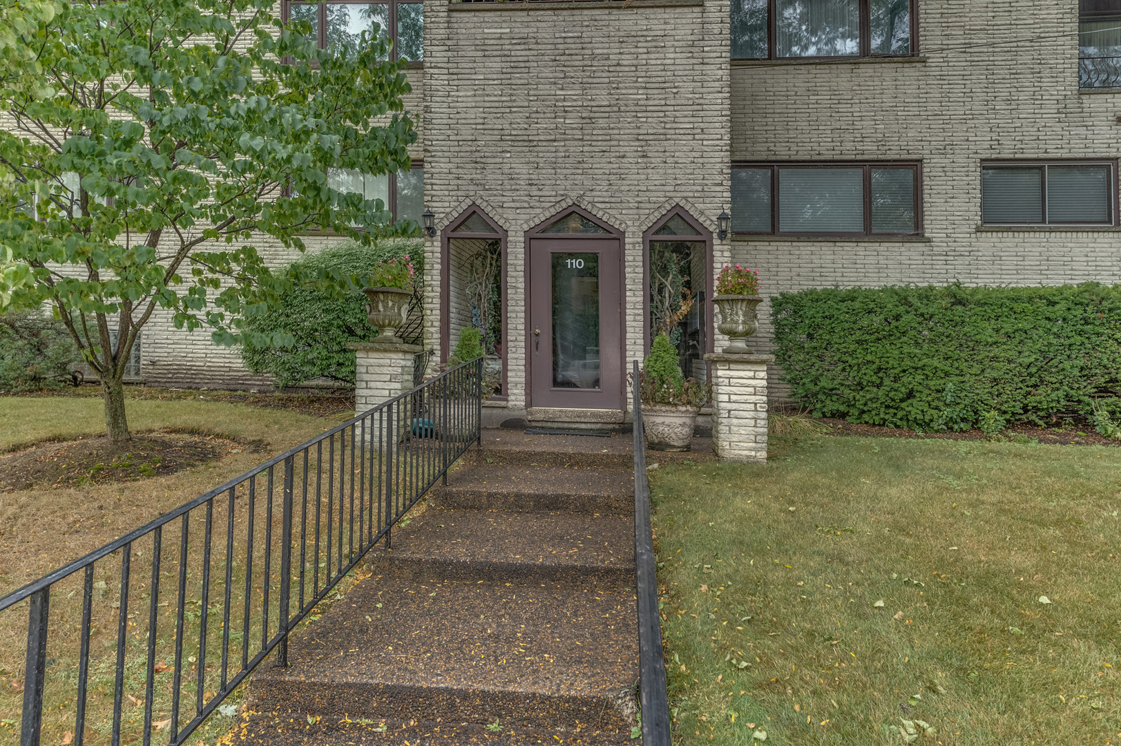 110 Green Bay Road, Unit 101 Glencoe, IL 60022 - Photo 2 of 31 a front view of a house with a garden