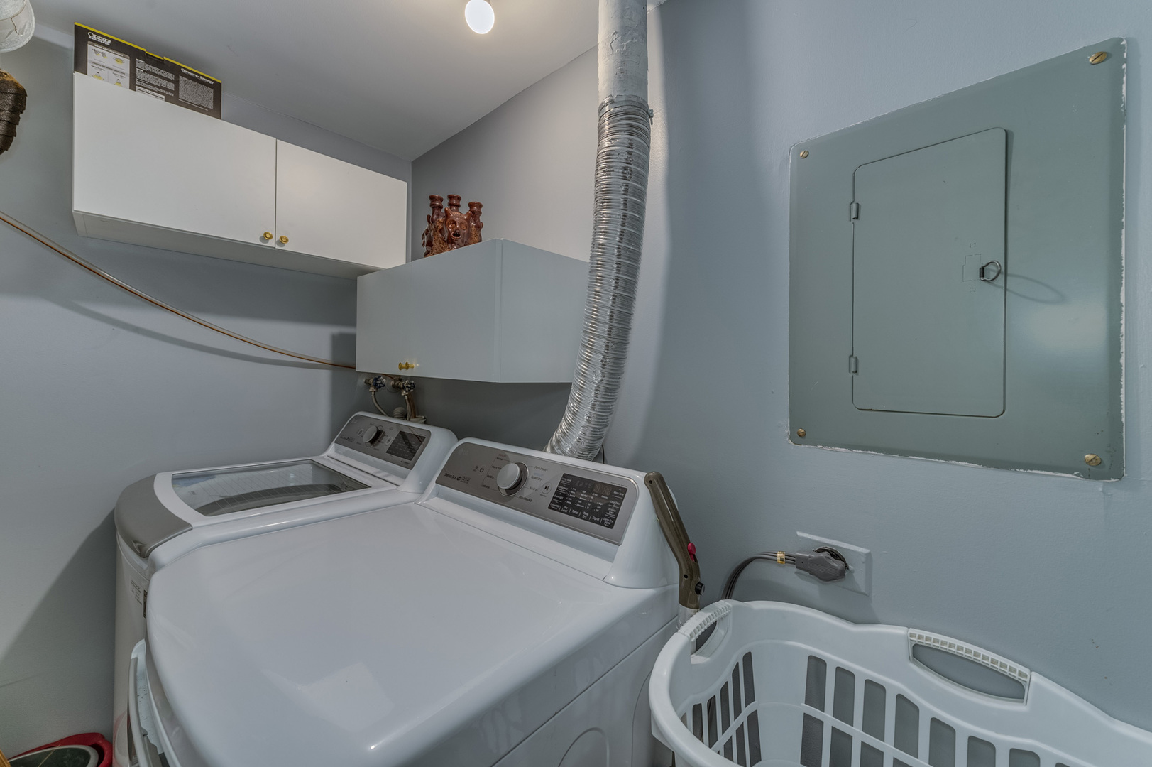 110 Green Bay Road, Unit 101 Glencoe, IL 60022 - Photo 23 of 31 a utility room with dryer and washer