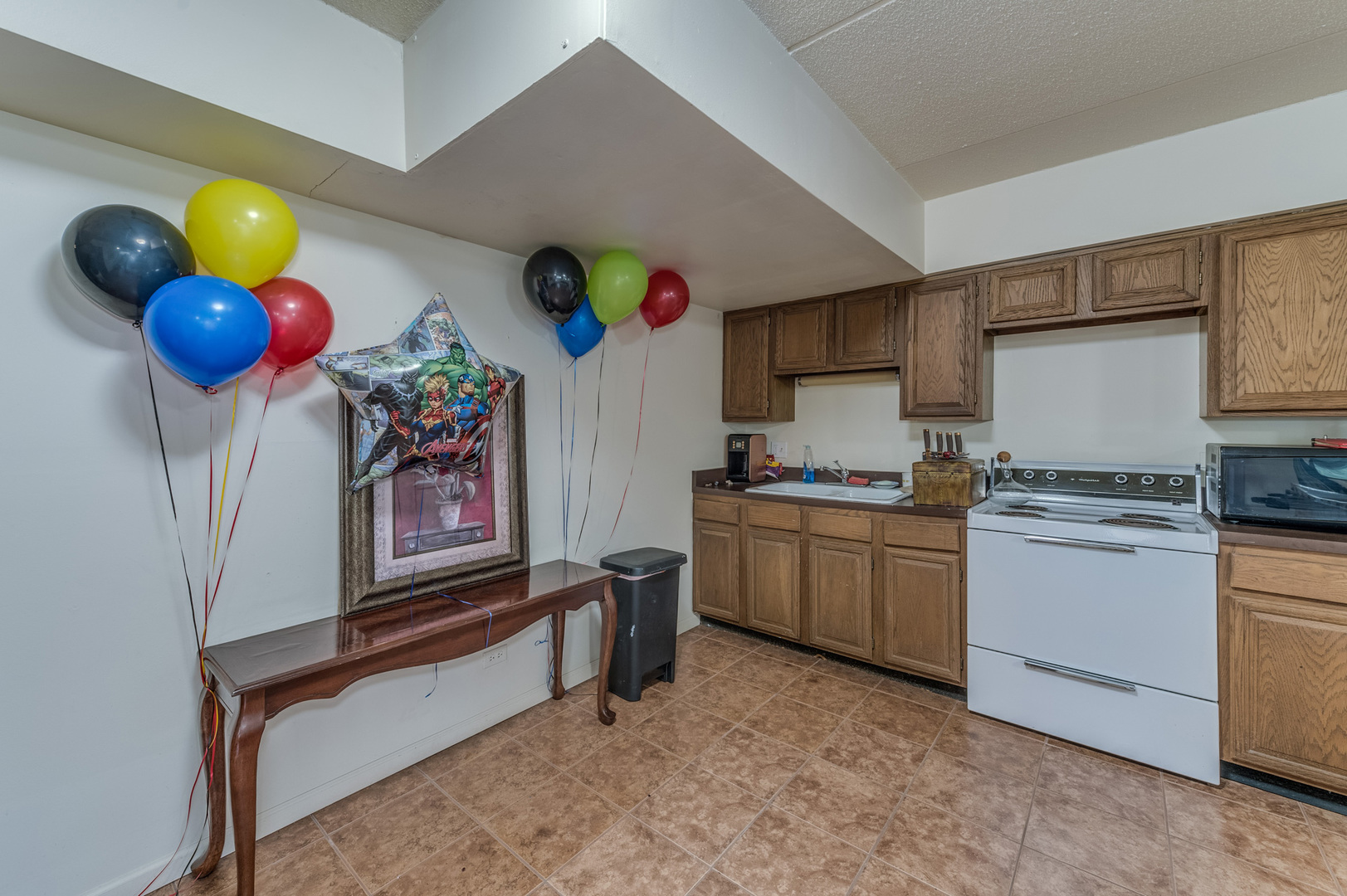 110 Green Bay Road, Unit 101 Glencoe, IL 60022 - Photo 29 of 31 a kitchen that has a lot of cabinets a sink and appliances