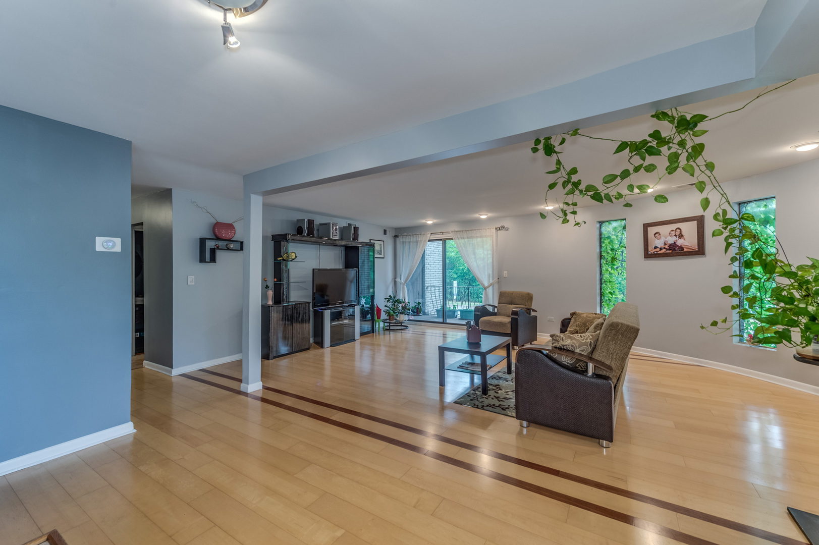 110 Green Bay Road, Unit 101 Glencoe, IL 60022 - Photo 6 of 31 a view of a livingroom with furniture wooden floor and a chandelier