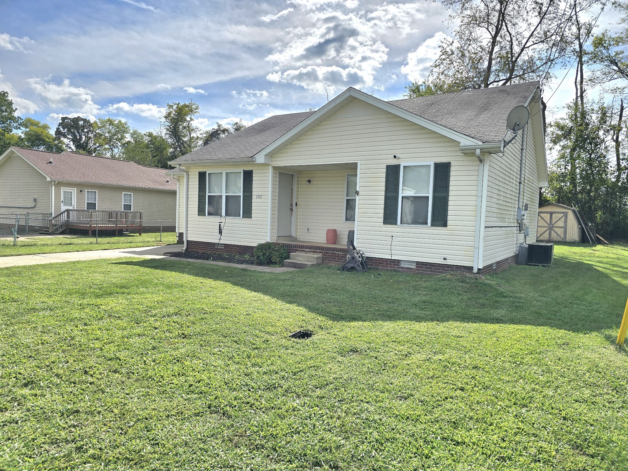 1905 Timberline Circle Oak Grove, KY 42262 - Photo 5 of 33 a front view of a house with a yard