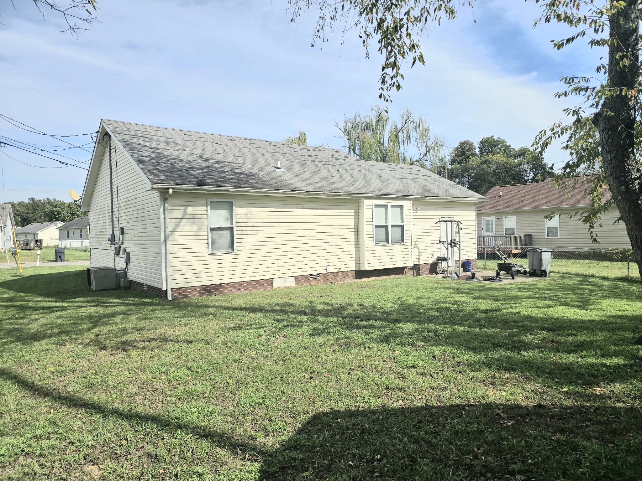 1905 Timberline Circle Oak Grove, KY 42262 - Photo 6 of 33 a house view with a garden space