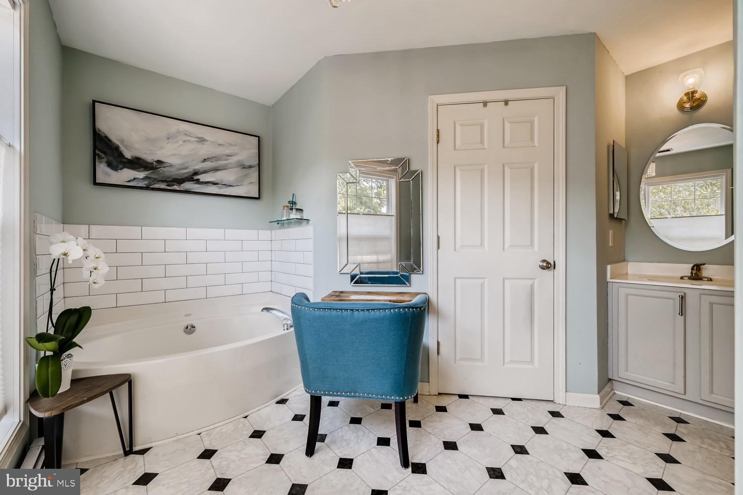 8380 Lark Brown Road Columbia, MD 21045 - Photo 15 of 43 Primary bath w/ soaking tub