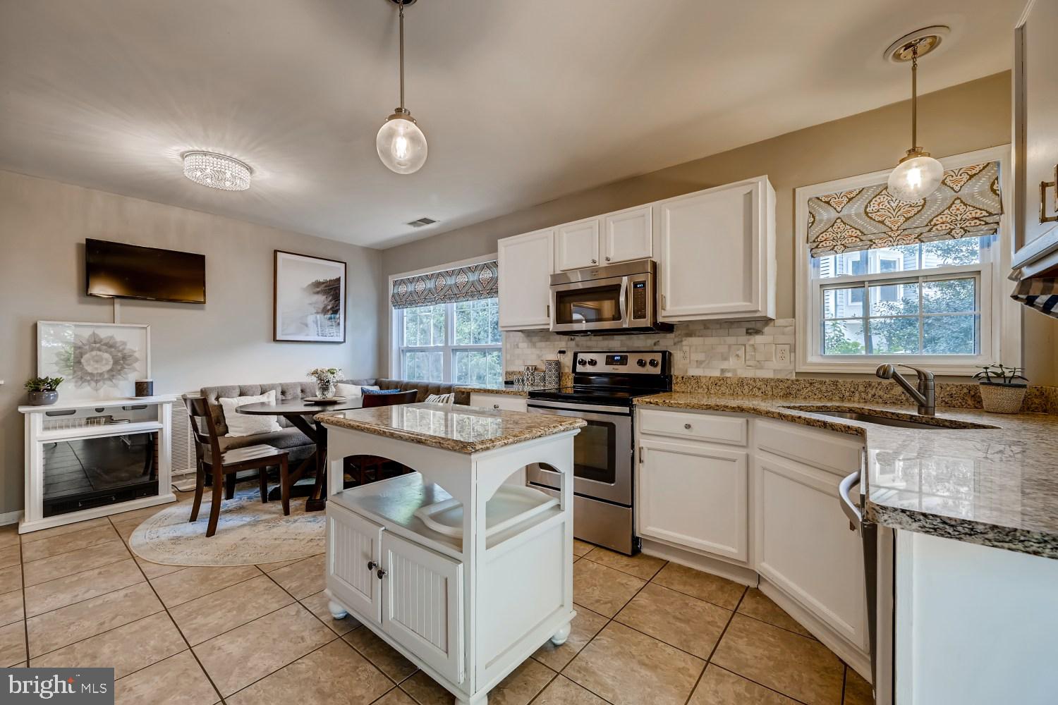 8380 Lark Brown Road Columbia, MD 21045 - Photo 26 of 43 Kitchen w/ ceramic tile