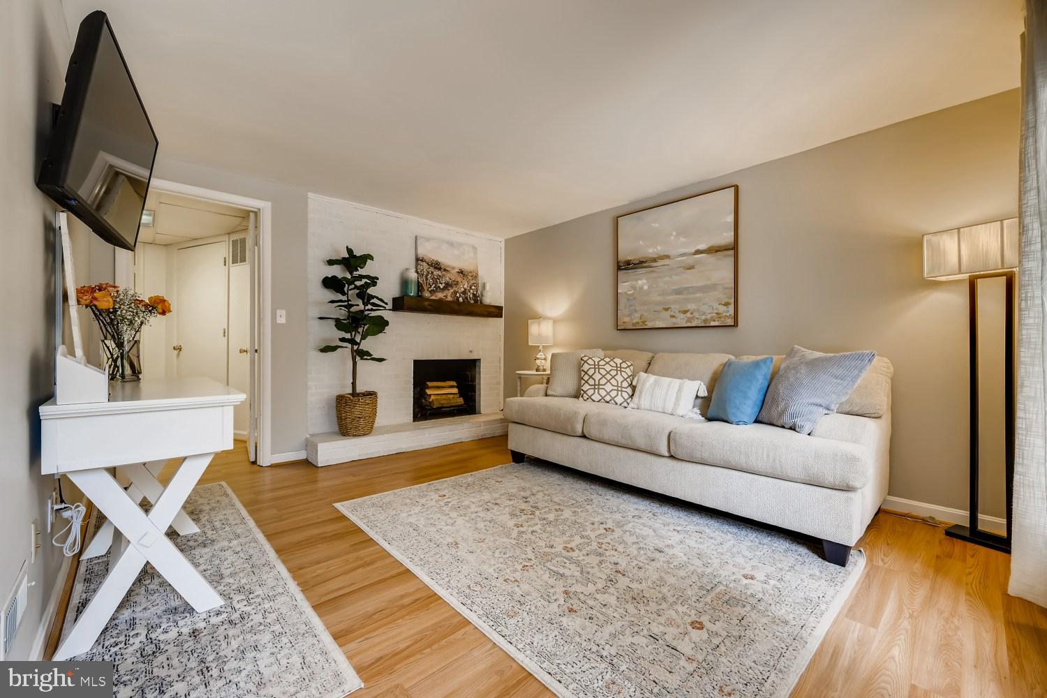 8380 Lark Brown Road Columbia, MD 21045 - Photo 5 of 43 ML Living Room