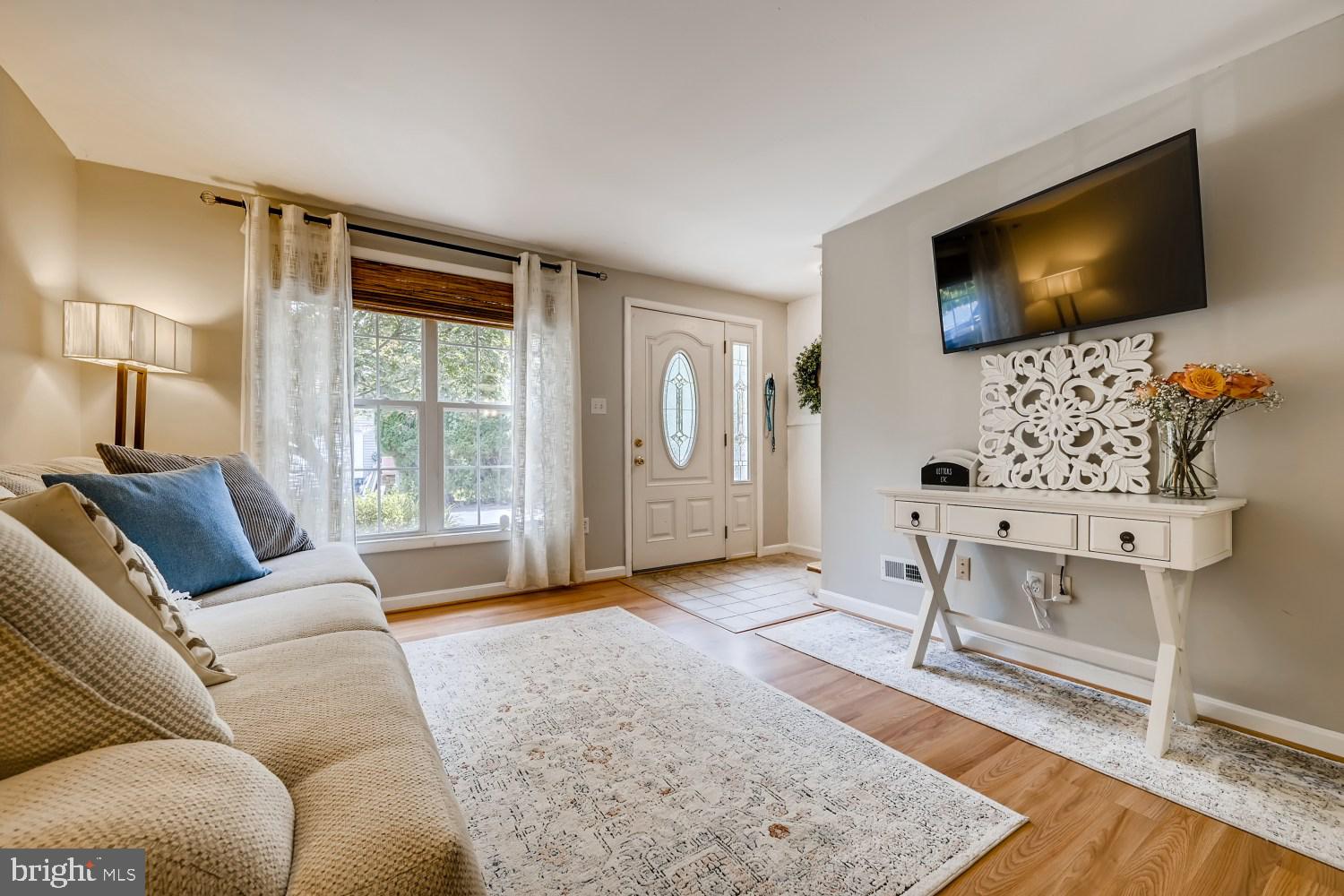 8380 Lark Brown Road Columbia, MD 21045 - Photo 7 of 43 Living Room