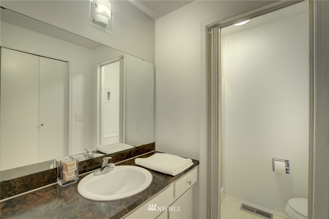 12512 Southeast 96th Place Renton, WA 98056 - Photo 11 of 25 Gallery Image 11