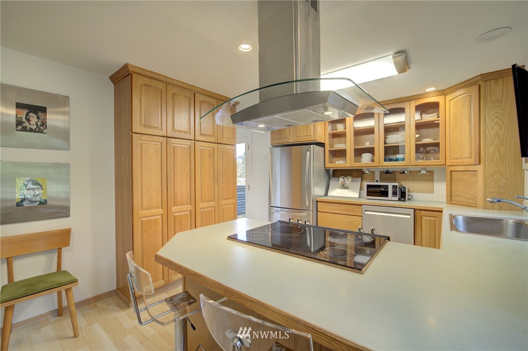 12512 Southeast 96th Place Renton, WA 98056 - Photo 4 of 25 Gallery Image 4