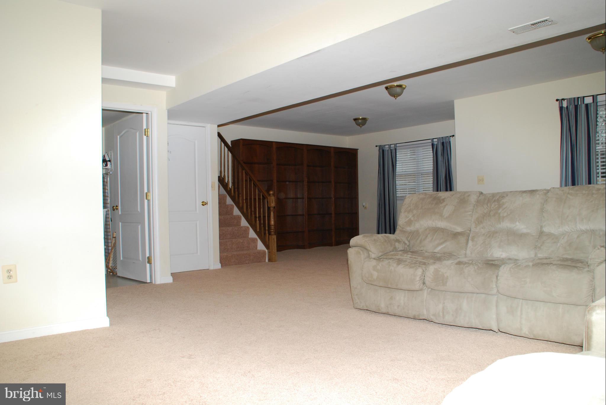 3712 Buffalo Road New Windsor, MD 21776 - Photo 20 of 27 Living Room
