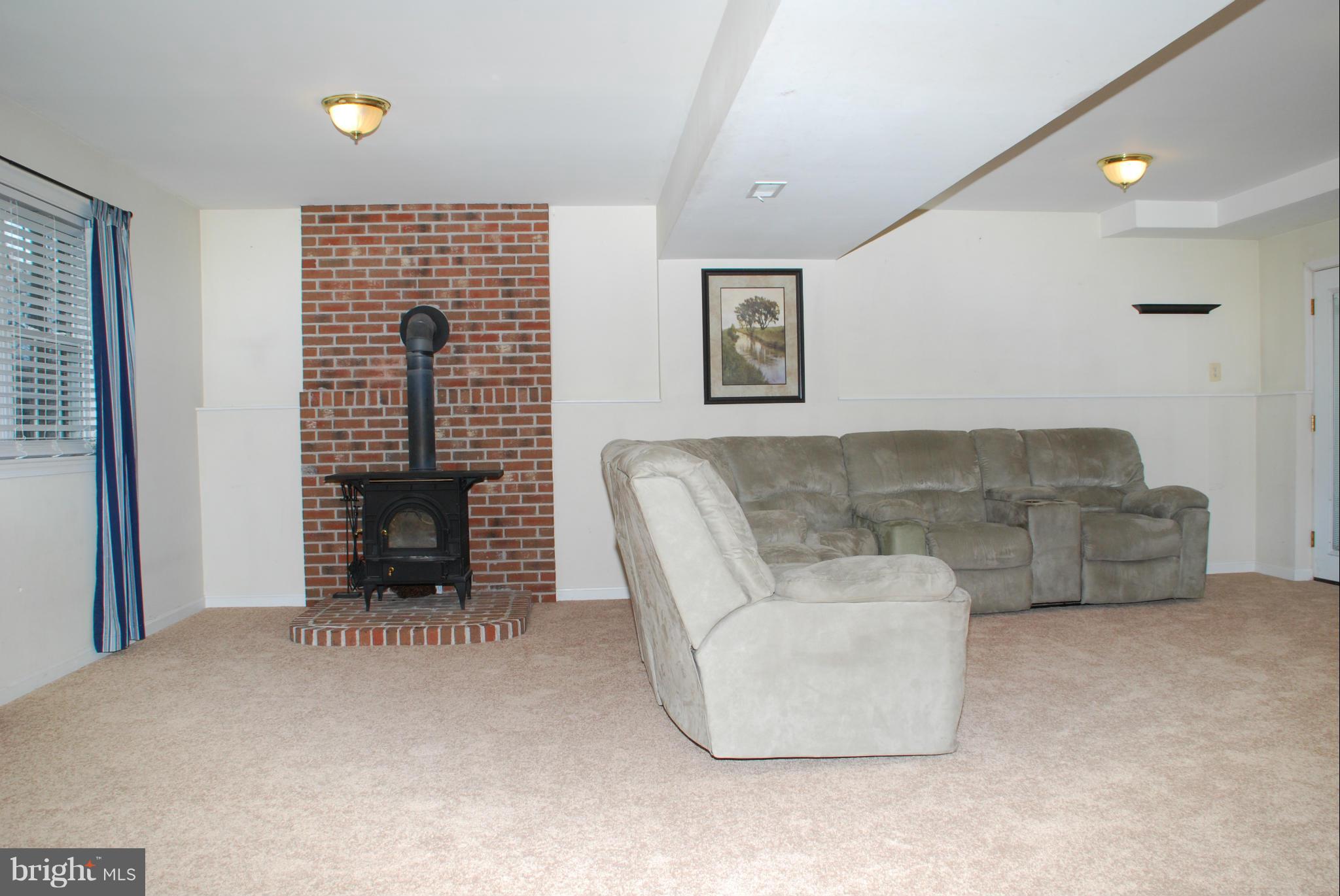 3712 Buffalo Road New Windsor, MD 21776 - Photo 24 of 27 Living Room