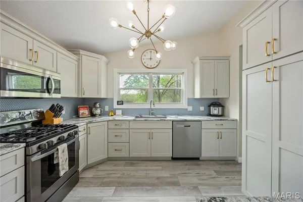 $379,000 | 2515 Primrose Lane, Altamont, IL 62411
