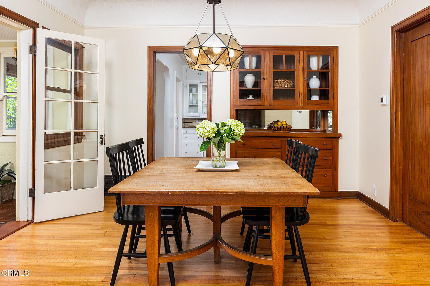 604 Douglas Street Pasadena, CA 91104 - Photo 12 of 41 a dining room with furniture and window