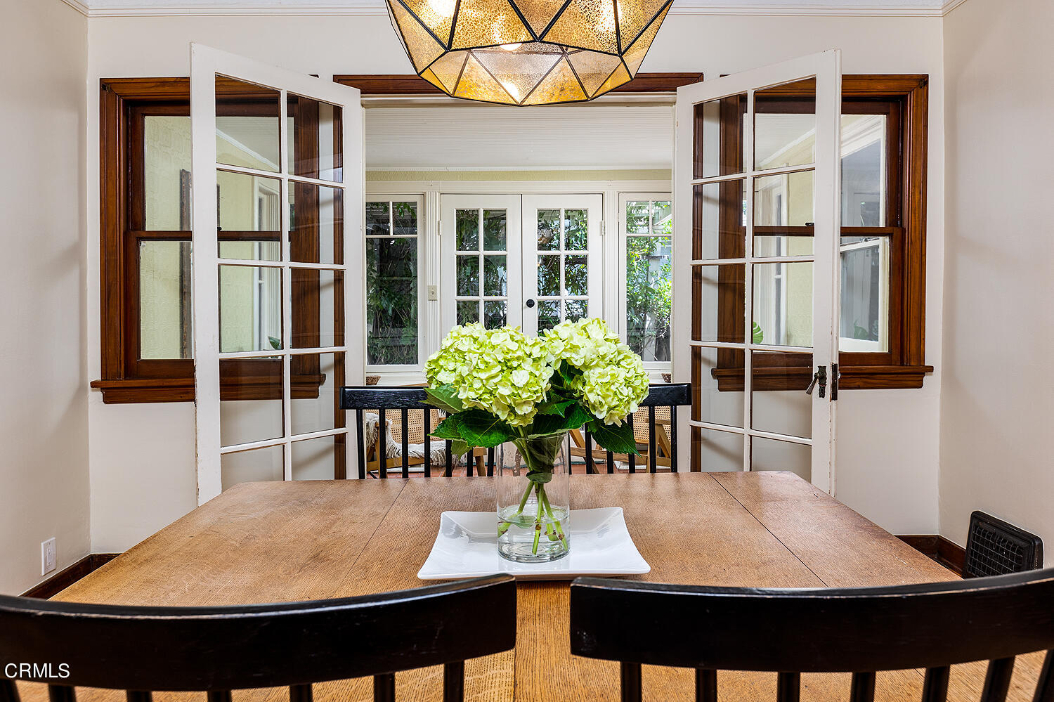 604 Douglas Street Pasadena, CA 91104 - Photo 14 of 41 a view of a dining room with furniture and a potted plant