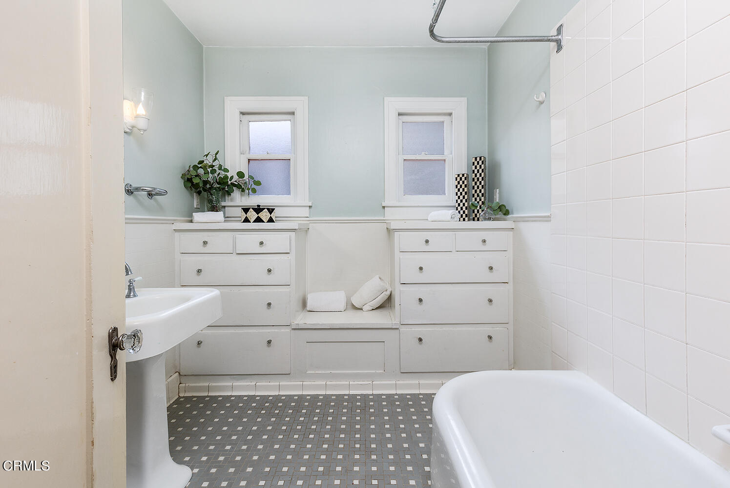 604 Douglas Street Pasadena, CA 91104 - Photo 29 of 41 a bathroom with a bathtub and a sink mirror