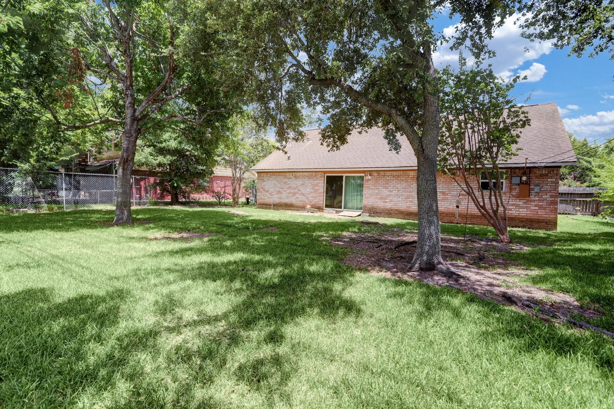 9410 Pipestone Street Houston, TX 77074 - Photo 2 of 10 a front view of a house with a garden