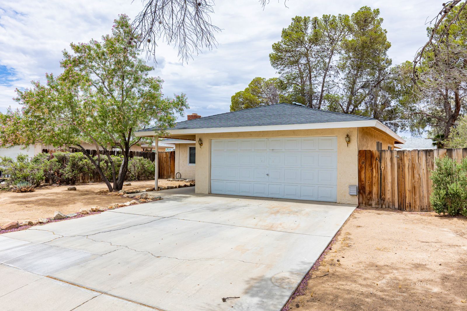 325 South Lincoln Street Ridgecrest, CA 93555 - Photo 6 of 35