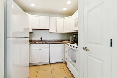 $245,000 | 500 Lake Marina Avenue, Unit 327, New Orleans, LA 70124