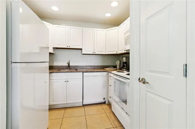 $245,000 | 500 Lake Marina Avenue, Unit 327, New Orleans, LA 70124