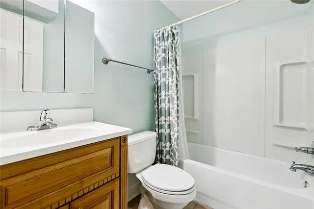 $245,000 | 500 Lake Marina Avenue, Unit 327, New Orleans, LA 70124