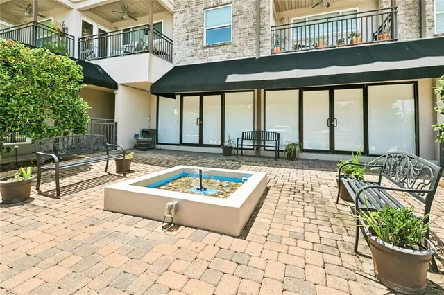 $245,000 | 500 Lake Marina Avenue, Unit 327, New Orleans, LA 70124