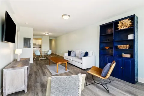 $245,000 | 500 Lake Marina Avenue, Unit 327, New Orleans, LA 70124