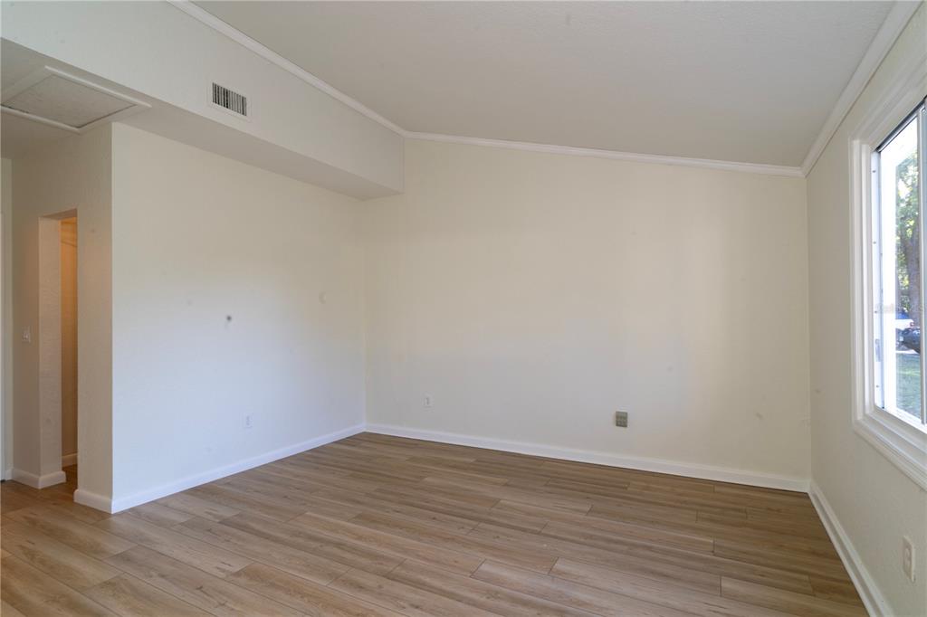 1395 Davis Road Dunedin, FL 34698 - Photo 9 of 32 Gallery Image 9
