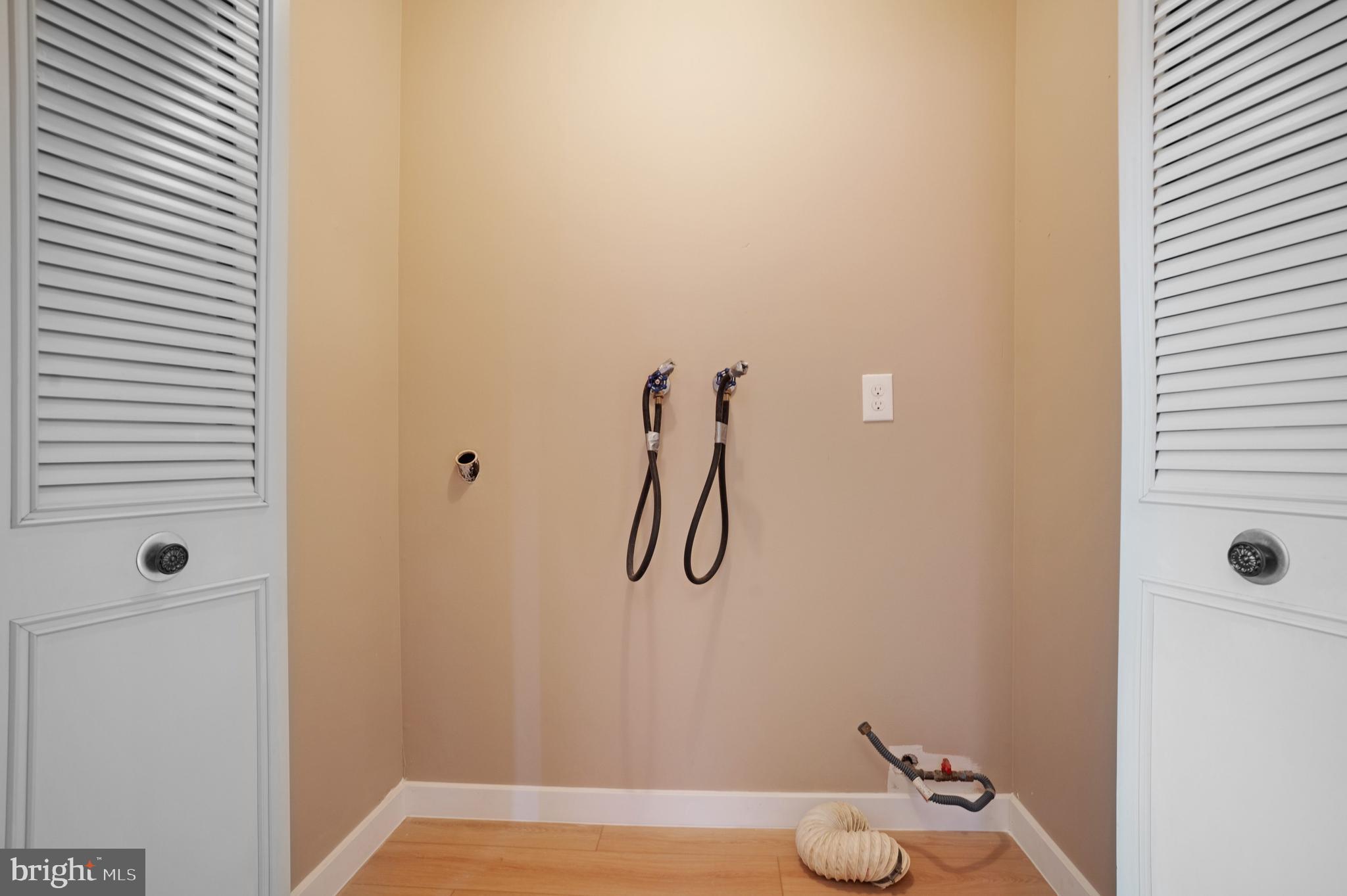 9 Norway Road Toms River, NJ 08757 - Photo 25 of 33 Hall Full size Laundry side by side