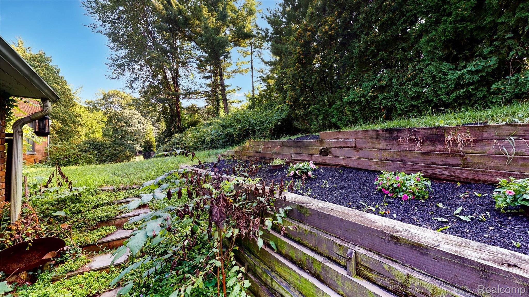 475 Goodhue Road Bloomfield Hills, MI 48304 - Photo 68 of 84 Welcome-To-475-Goodhue-Court-67-Rear-Garden.jpg