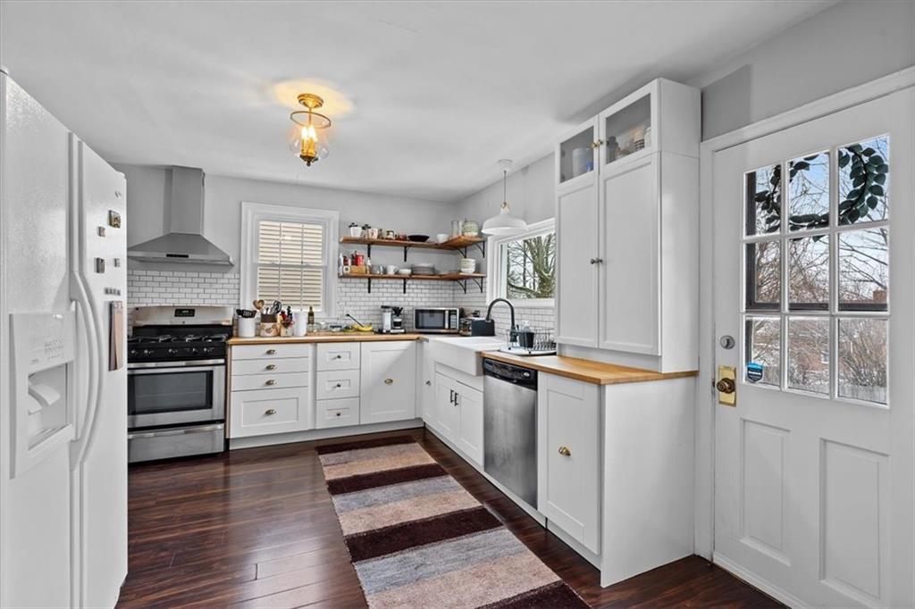 1008 Blackridge Road Pittsburgh, PA 15235 - Photo 3 of 25 Gallery Image 3