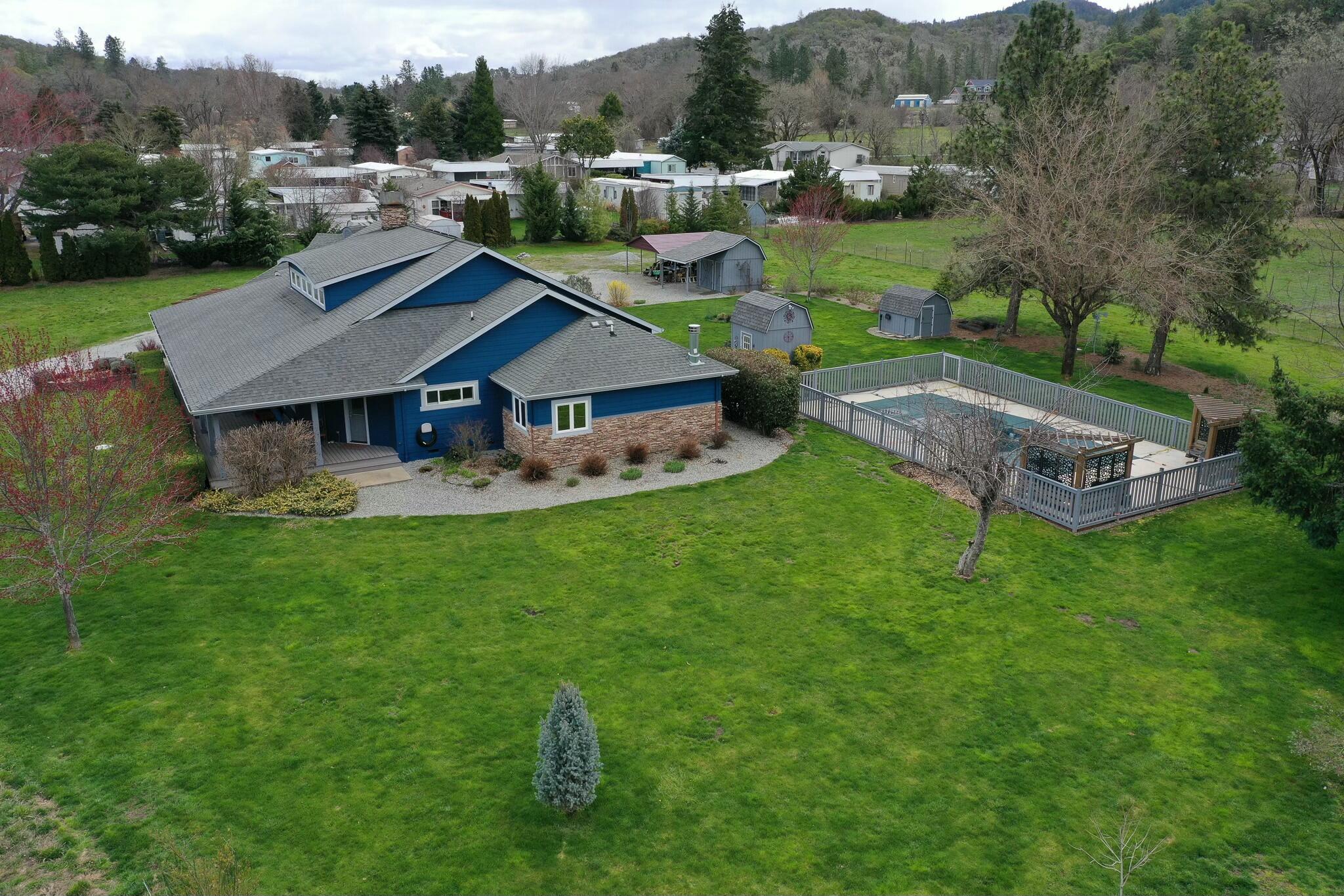 7059 Old Stage Road Central Point, OR 97502 - Photo 17 of 54 tempImageAG7uwf