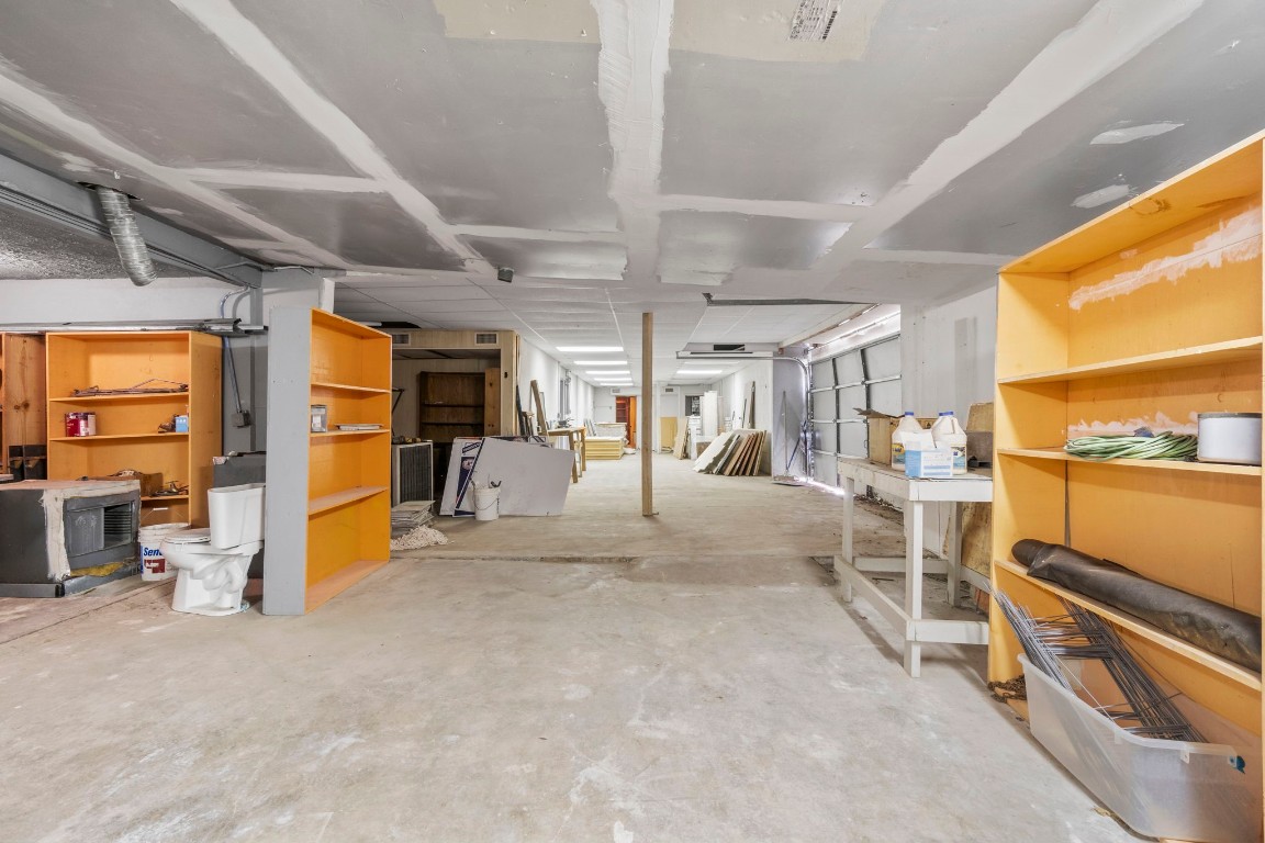 1018 Shaver Street Pasadena, TX 77506 - Photo 43 of 43 a view of a room with gym equipment
