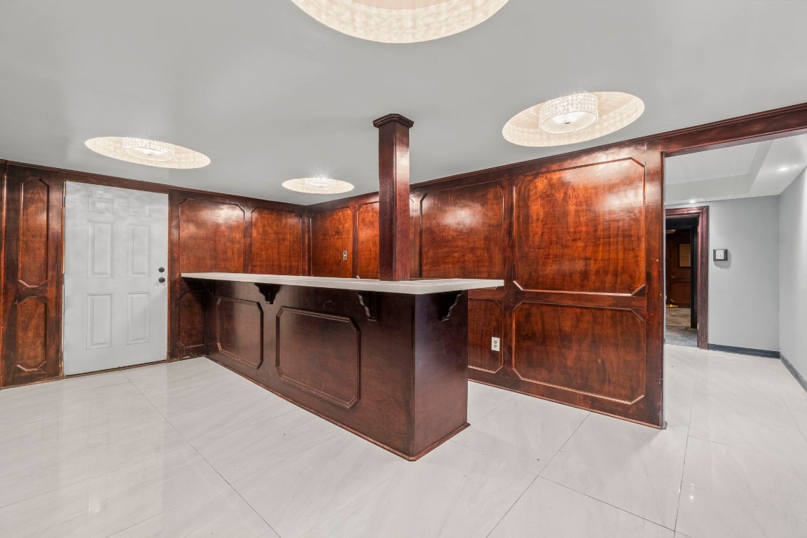 1018 Shaver Street Pasadena, TX 77506 - Photo 23 of 43 a view of a hallway with two room