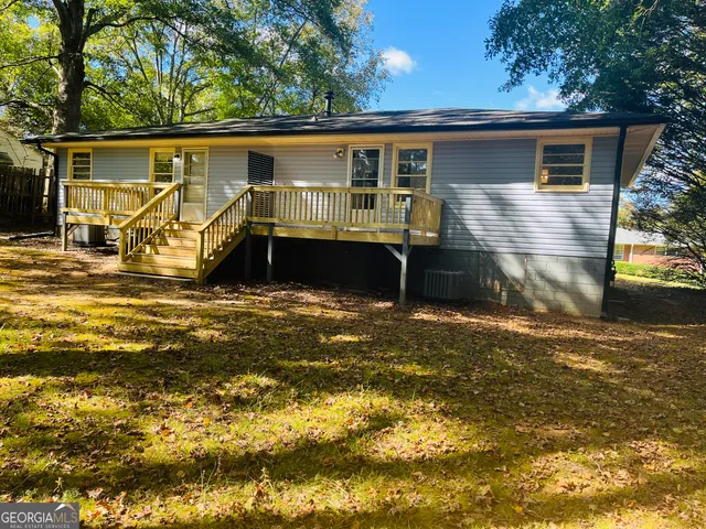 a front view of house with yard