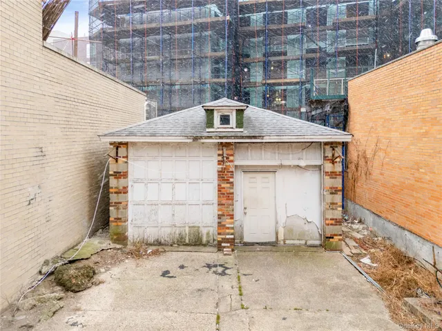 a picture of city view