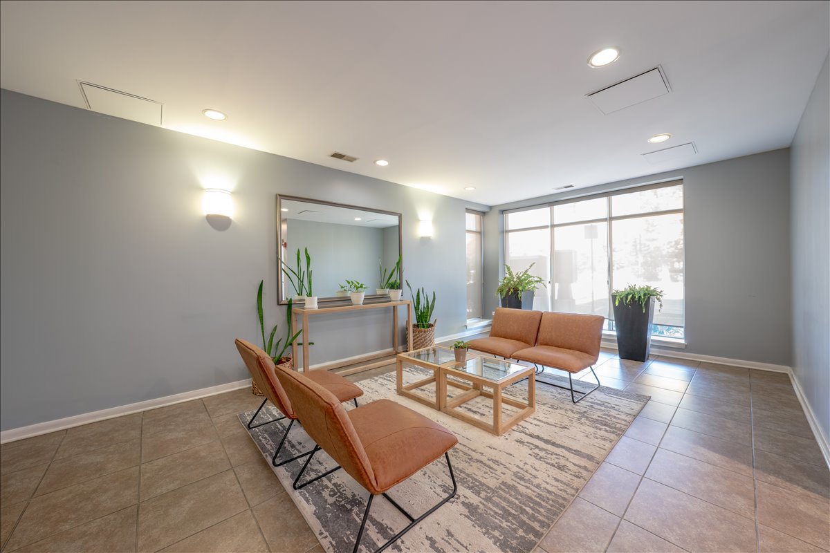 1155 West Roosevelt Road, Unit 503 Chicago, IL 60608 - Photo 3 of 17 Gallery Image 3