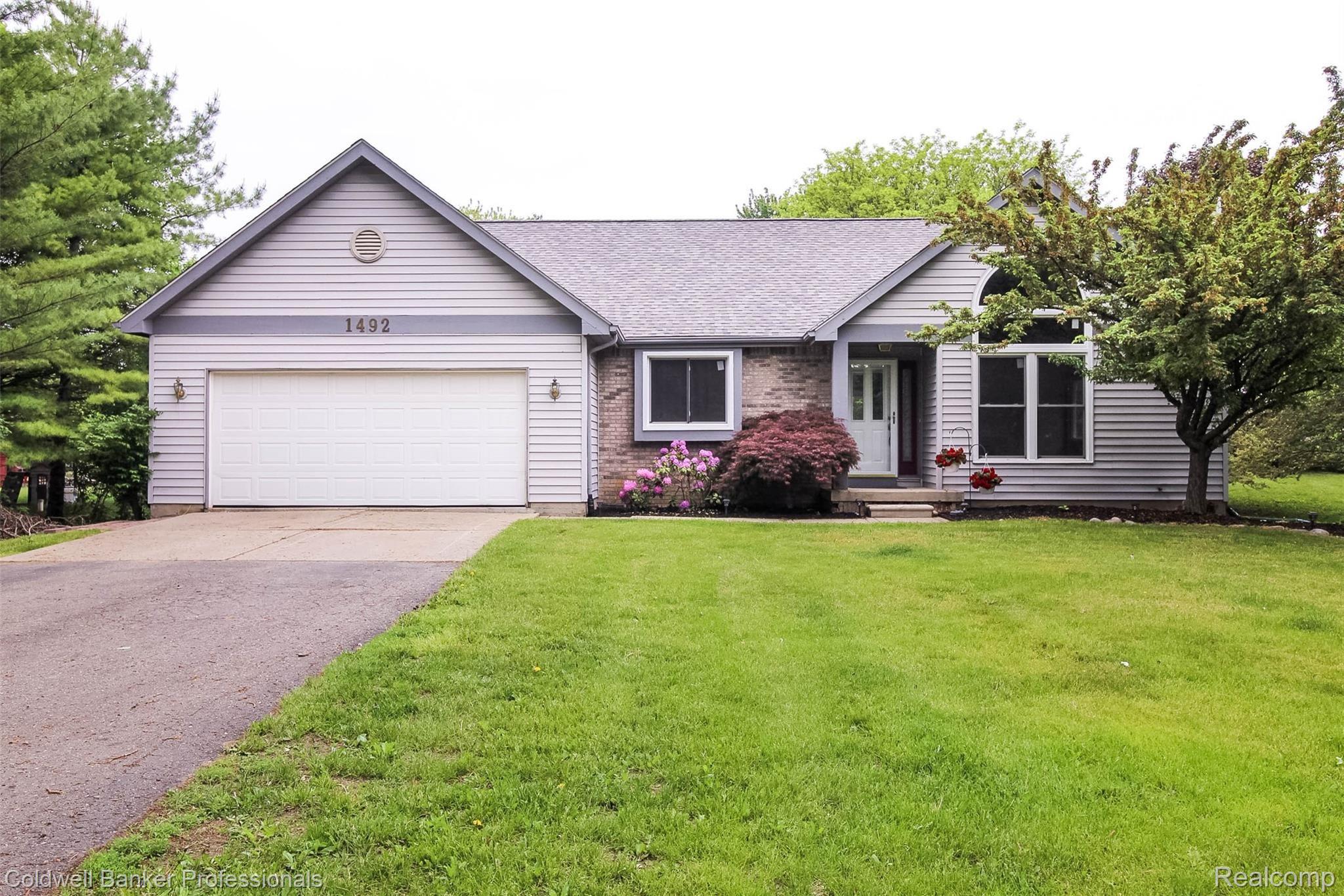 1492 Pratt Road Metamora, MI 48455 - Photo 3 of 37 1.jpg