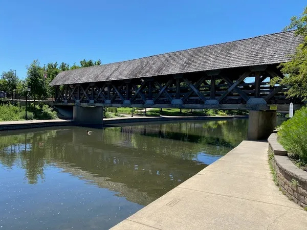 $1,685 | 5s100 Pebblewood Lane, Unit D2, Naperville, IL 60563