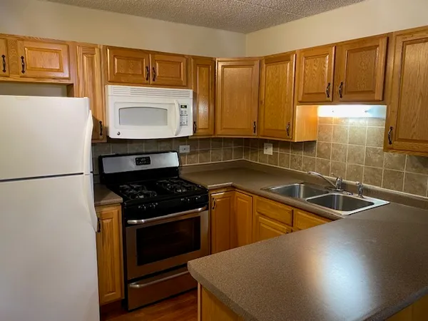 $1,685 | 5s100 Pebblewood Lane, Unit D2, Naperville, IL 60563