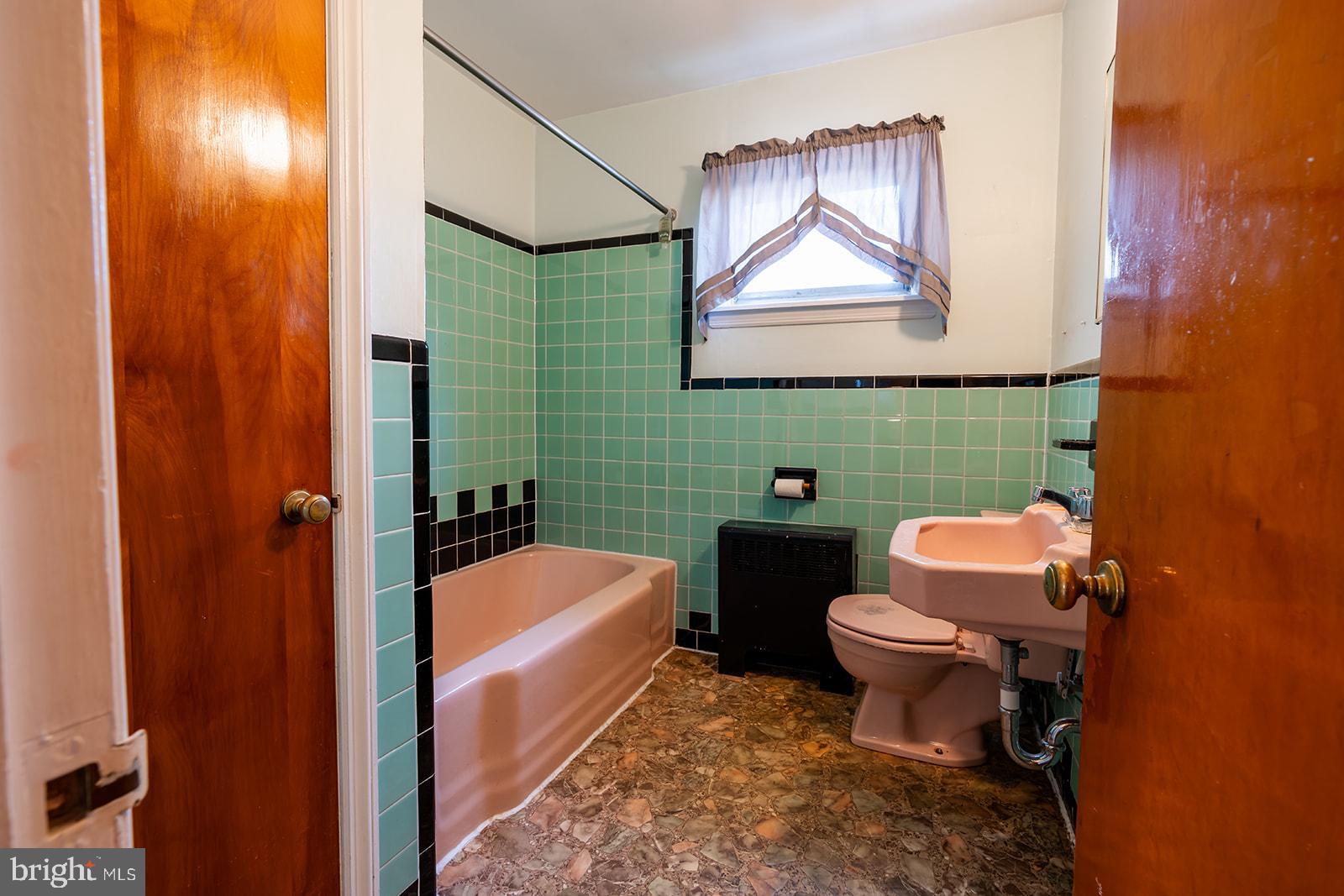 300 East Gibbsboro Road Lindenwold, NJ 08021 - Photo 19 of 34 Second Bath