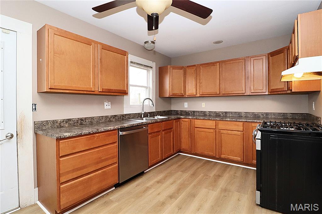 302 Goodall Street Worden, IL 62097 - Photo 6 of 23