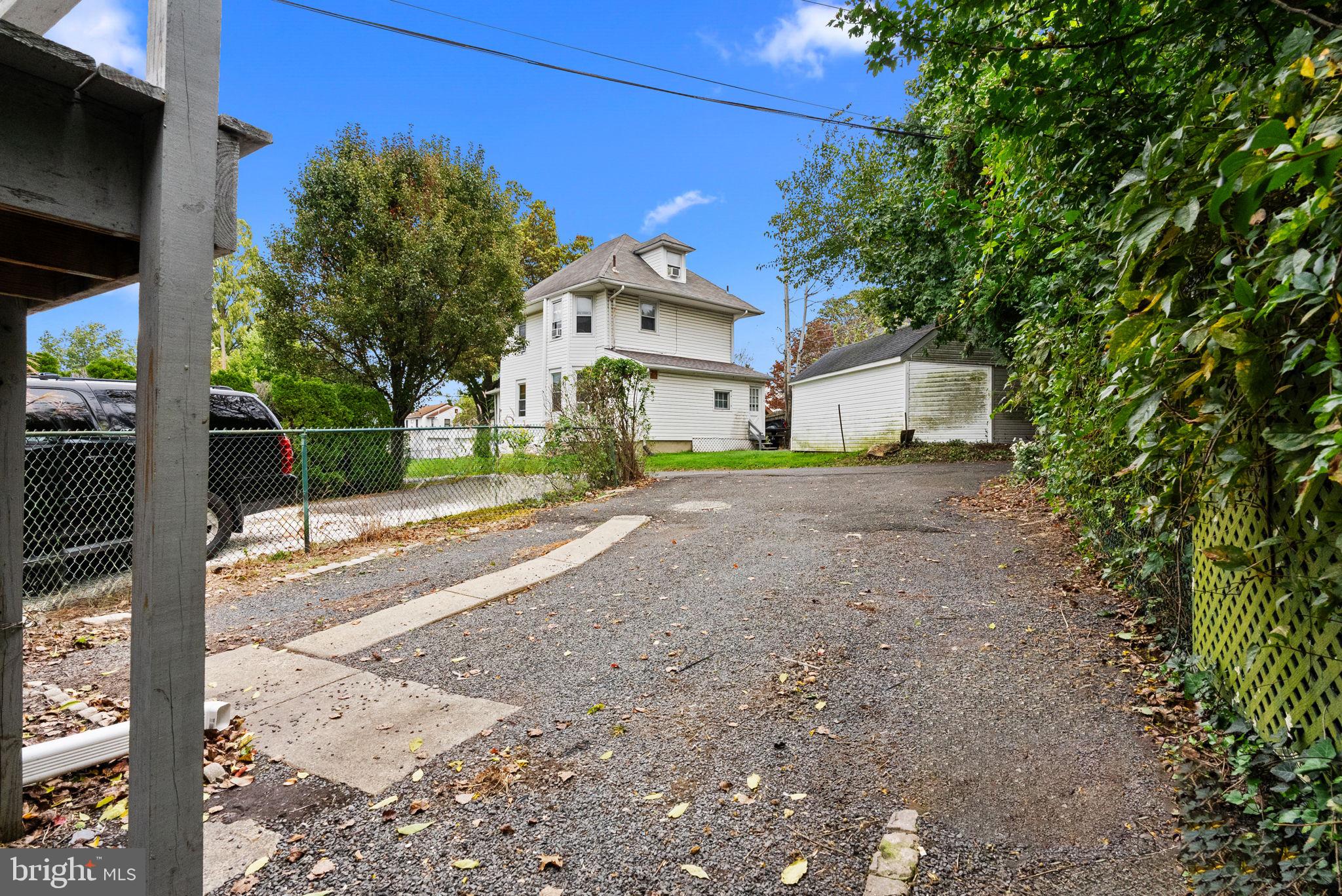 1575 Old York Road Abington, PA 19001 - Photo 29 of 31 Driveway
